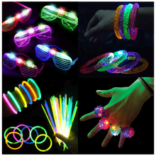 Cargar imagen en el visor de la galería, COSMO PACK 110pzas- Paquete de artículos luminosos para fiestas - Incluye 50 pulseras neón, 20 anillos led, 20 lentes led y 20 pulseras led