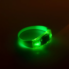 Cargar imagen en el visor de la galería, Pulseras Led Audiorítmicas 50pzas | Para Conciertos Festivales Boda Fiesta Xv Años Graduaciones Batucada