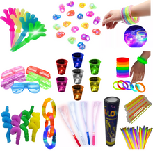 Cargar imagen en el visor de la galería, MEGA PACK 169pzas- Paquete de artículos luminosos para fiestas - 12 manitas led aplaudidoras, 12 anillos led, 12 pulseras led, 12 lentes led, 12 pop tubes led, 12 varitas de fibra óptica led, 12 vasos desechables led, 50 pulseras neón, 35 brazaletes neón
