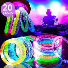 Cargar imagen en el visor de la galería, GLOW PACK 210pzas- Paquete de artículos luminosos para fiestas - Incluye 150 pulseras neón, 20 anillos led, 20 pulseras led 20 lentes led.
